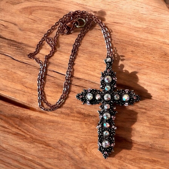 Cross pendant pink and clear rhinestones in a warm rose stainless steel setting - Picture 5 of 15